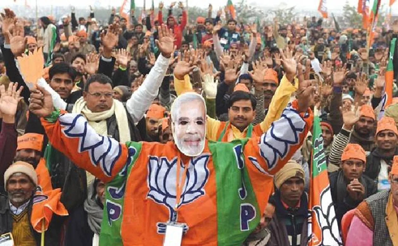 Enraged by pro-Modi slogans, Shiv Sena says â€˜bhaktsâ€™ would lead to his fall 