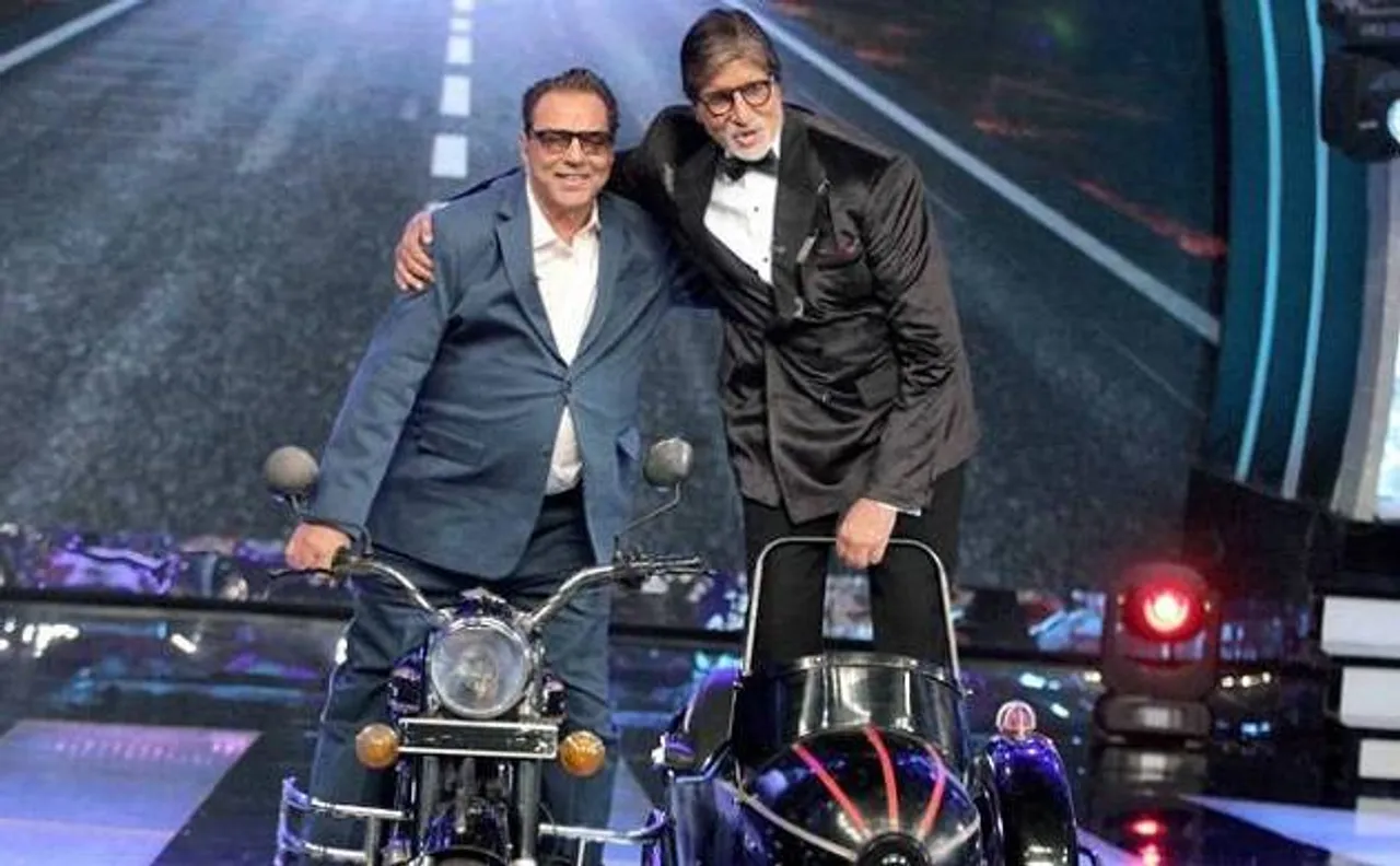 In Pic: Amitabh Bachchan takes a stroll down memory lane, shares pic with Dharmendra from sets of 'Sholay'