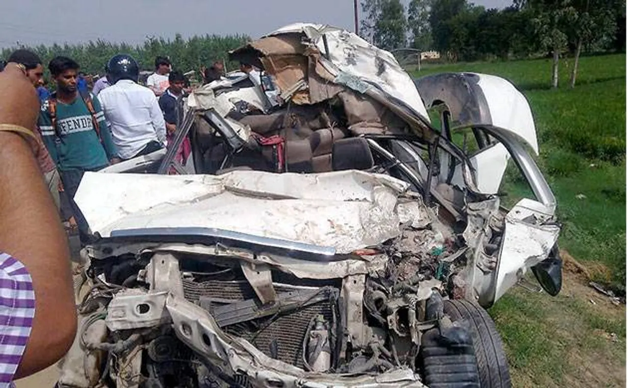 1 Dead as Lamborghini crashes with Eeco on Noida-Greater Noida expressway