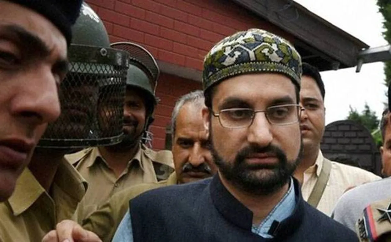 J-K: Police detain Hurriyat Conference chairman Mirwaiz Umar Farooq