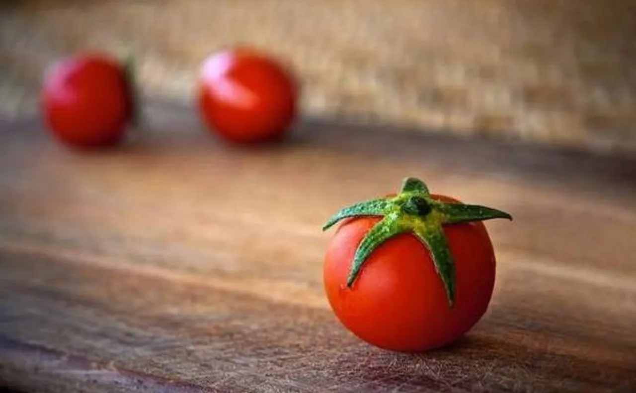 Tomatoes not only good for skin, but can also ward off skin cancer