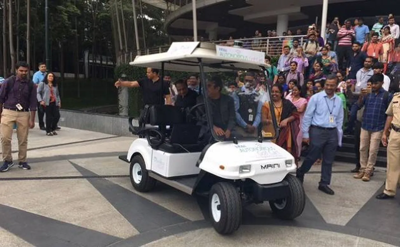 Infosys CEO Vishal Sikka makes stylish ever entry in â€˜driverlessâ€™ cart, eyes Artificial Intelligence