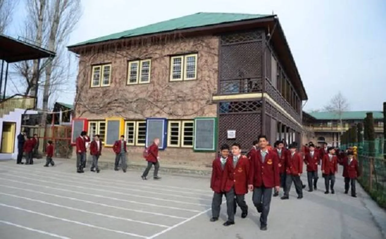 Srinagar: All government and private schools, colleges to reopen on Monday