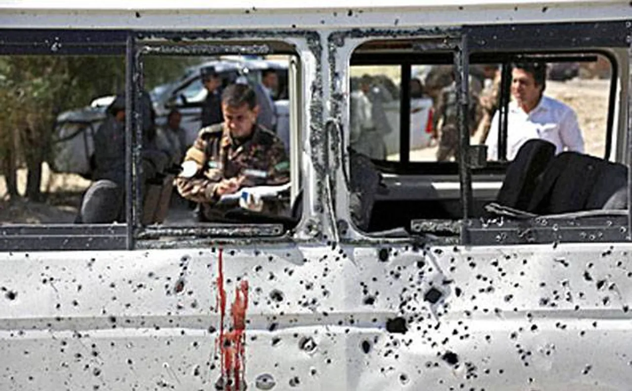 Pakistan: Suicide bomber hits vehicle carrying paramilitary forces in Peshawar; 2 dead