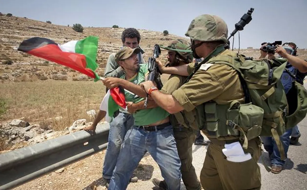 Palestinians die in new clashes over Jerusalem holy site,UN Security Council soon to hold talks 