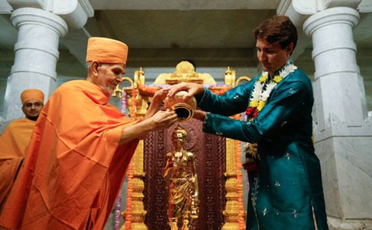 Canadian PM Justin Trudeau wears kurta, performs puja at BAPS Mandir 