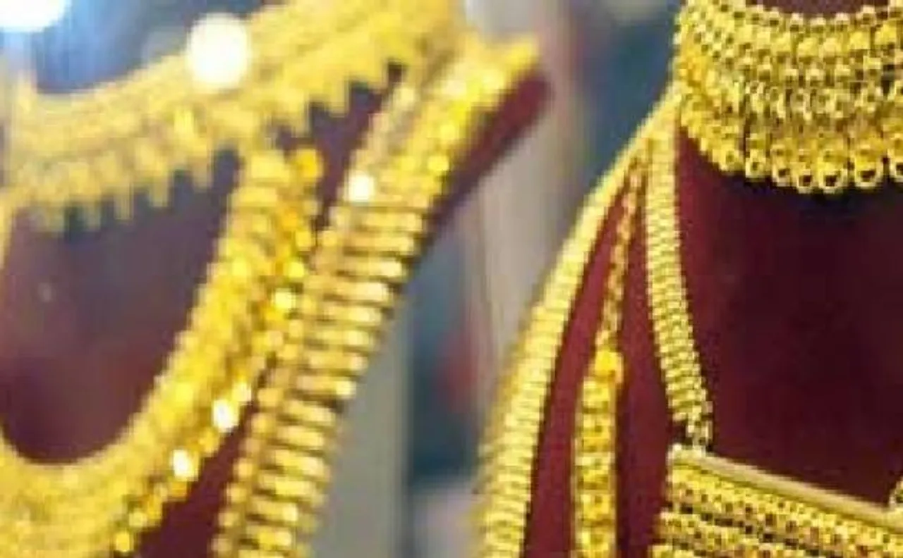 2 Indian-origin women smuggling 4 kg gold jewellery in underwear arrested in Mumbai airport