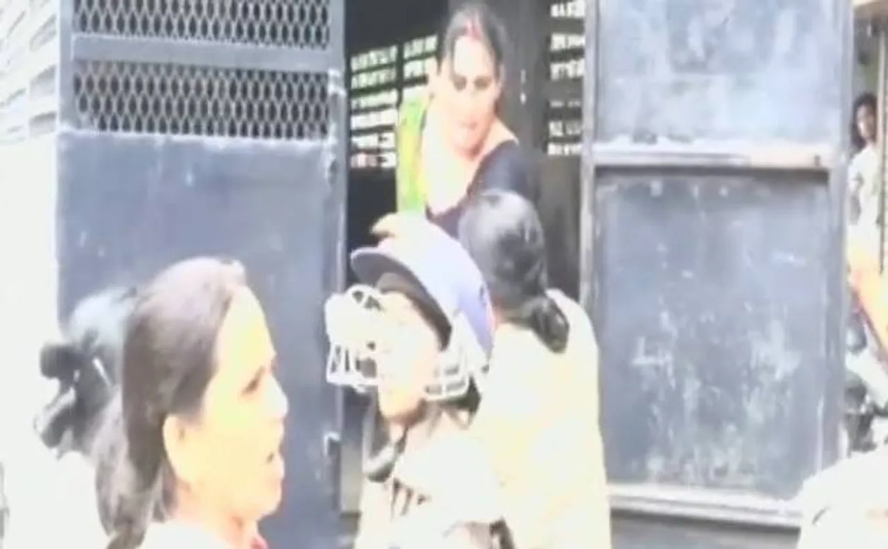 Police lathi-charge at shikshamitras in Yogi Adityanath's home-constituency Gorakhpur, 100 arrested, several injured