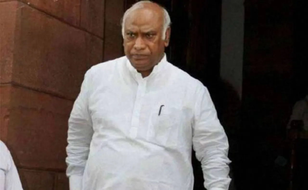 Unfortunate that Nitish Kumar joined hands with â€˜dictatorialâ€™ BJP: Mallikarjun Kharge