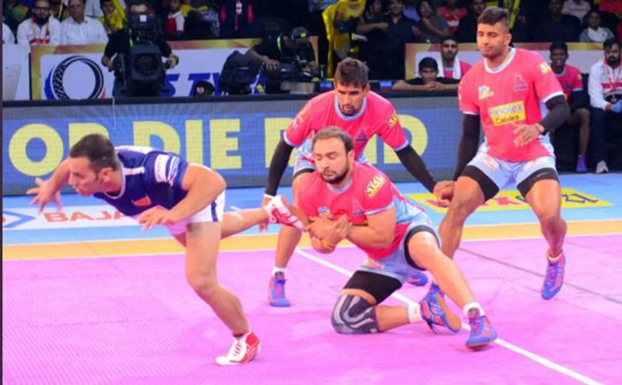 Pro Kabaddi League 2017: Dabang Delhi beat Jaipur Pink Panthers 30-26