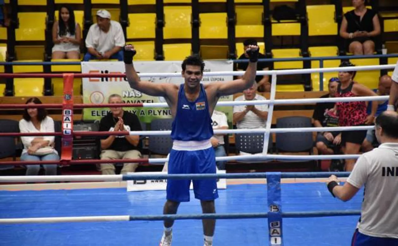 Indian boxers Shiva Thapa, Manoj Kumar clinch gold at Czech Republic boxing tournament