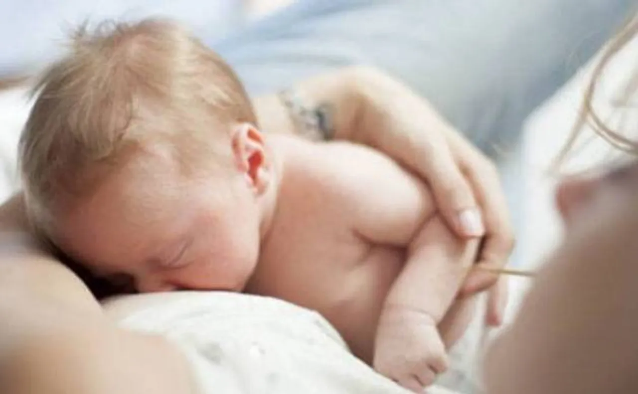 Include these wonder products into your breastfeeding routine to make task comfortable