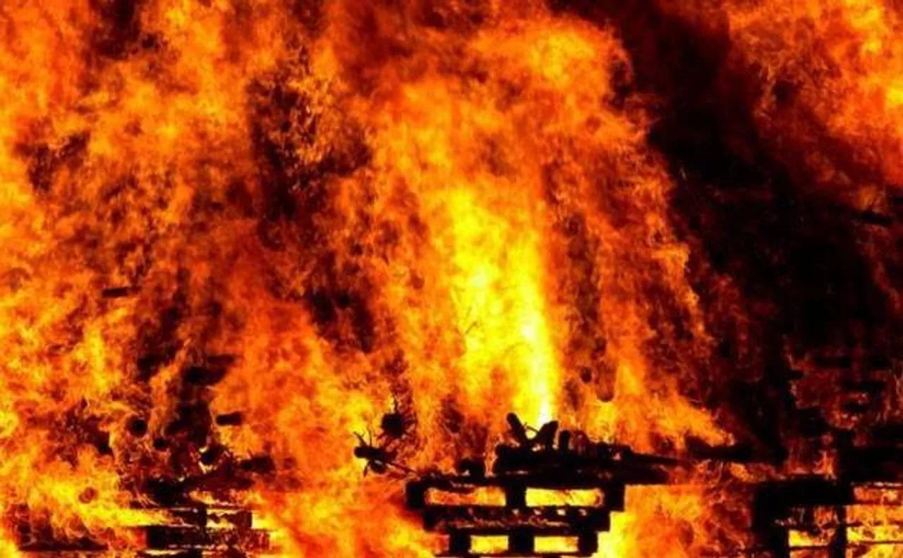 Fire at Odisha hotelier's house chars five to death in Bhubaneswar 