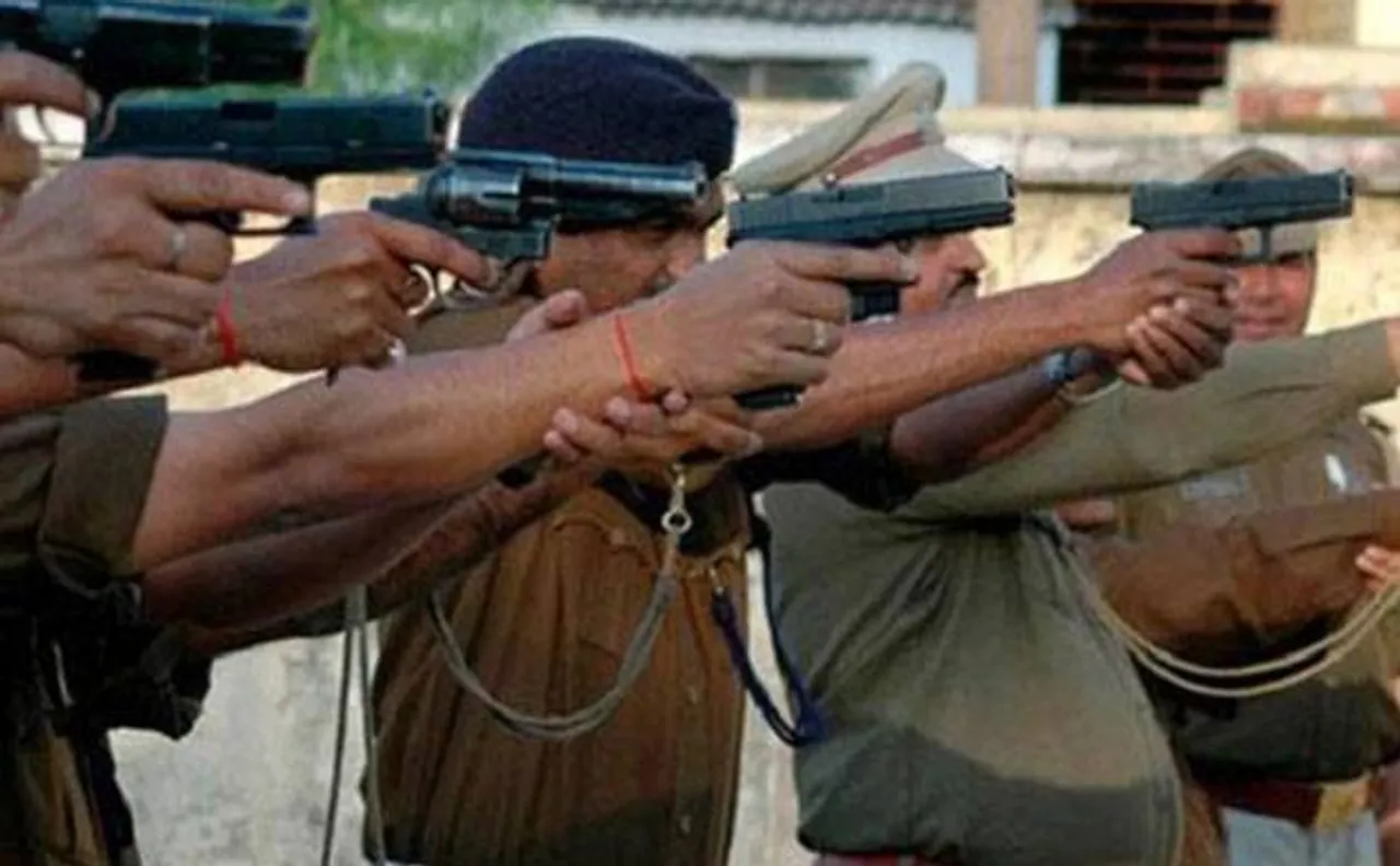 Delhi: Police arrests 3 criminals after encounter at Connaught Place