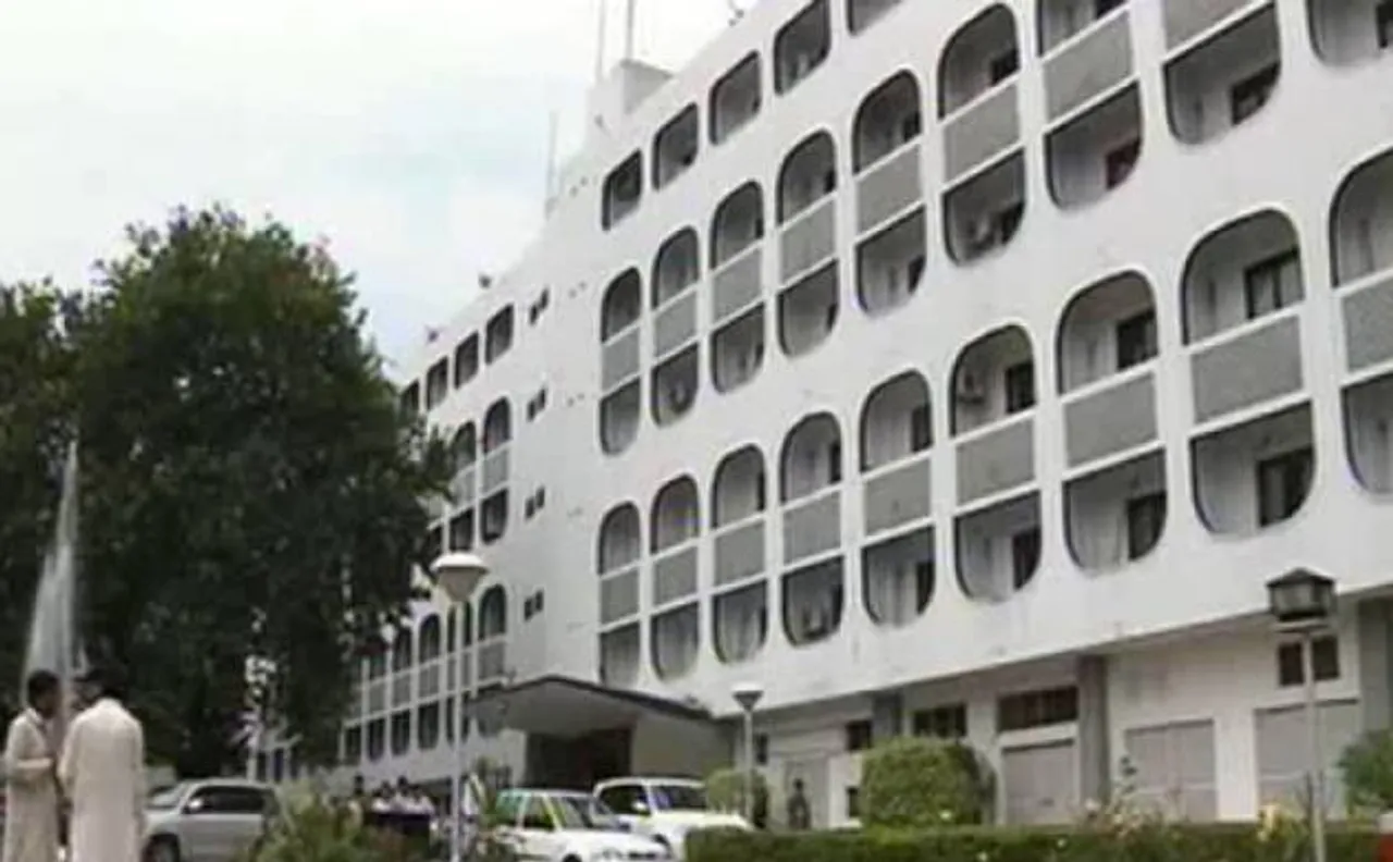 Pakistan claims commitment to peaceful resolution of Kashmir issue, â€˜extends support to people of the Valley'