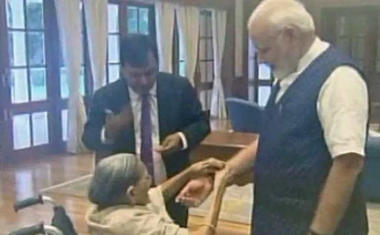 Raksha Bandhan 2017: 103-year-old woman fulfils her dream, ties 'Rakhi' to PM Modi