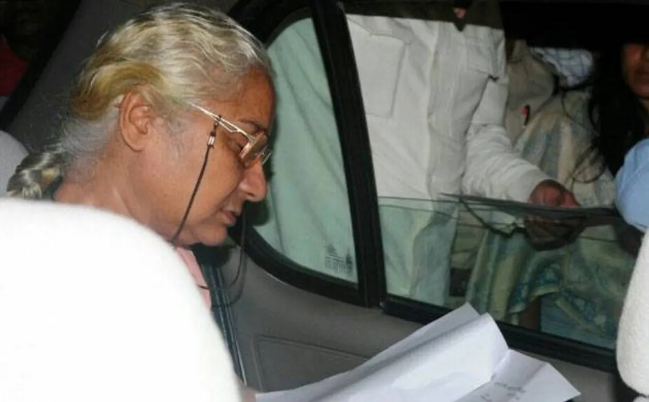 Police arrest Medha Patkar on her way to Dhar district to meet Sardar Sarovar Project oustees