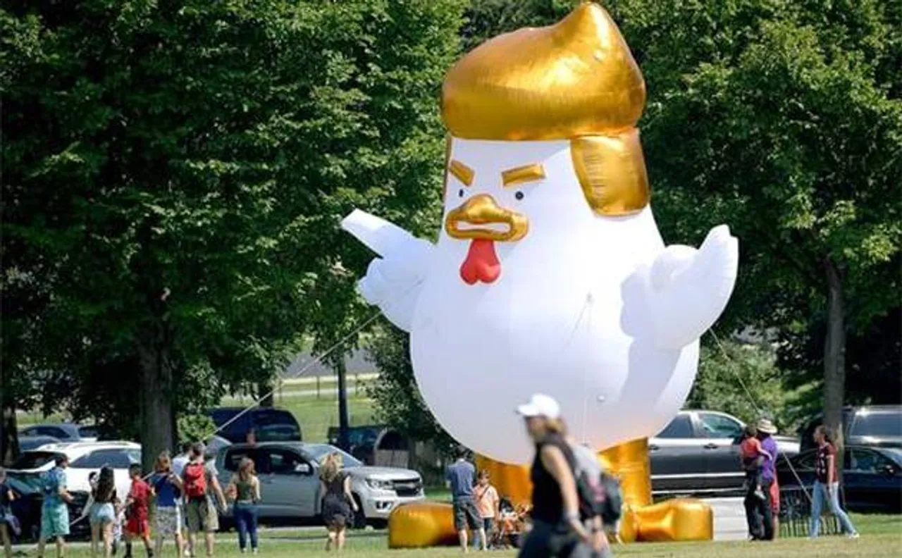 Activist places giant inflatable 'Trump chicken' near White House 