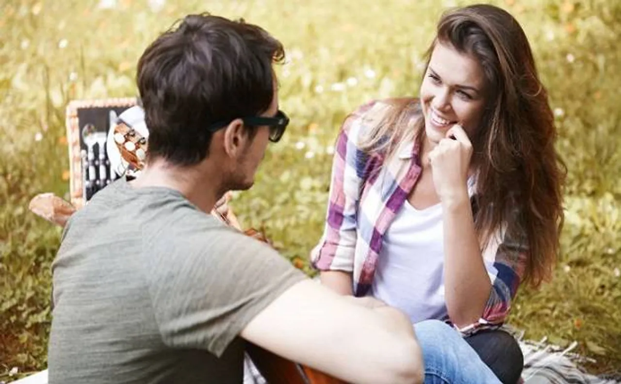 Girls, want to know if he is interested in you? Then watch out for these tacit signs