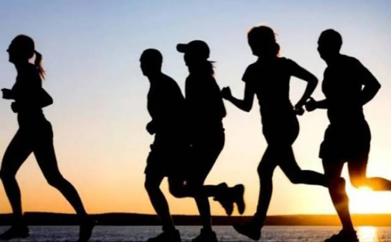 People with high income exercise most on weekends; report says