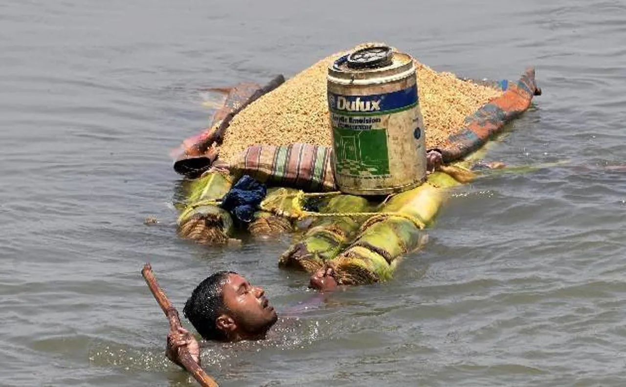Flood claims 41 lives in Bihar, 10 in Assam, paralyses normal life in West Bengal