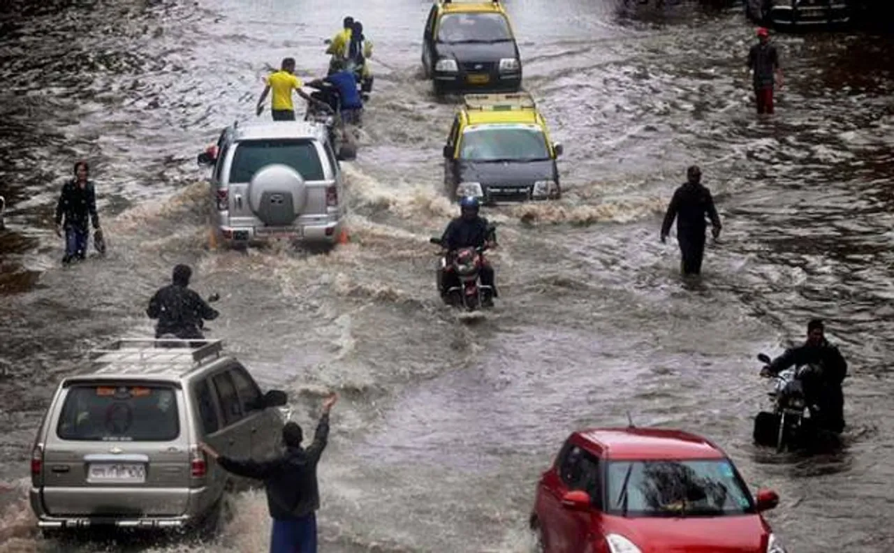 Heavy rains lash Mumbai on day 2, waterlogging may affect vehicular movement on Monday