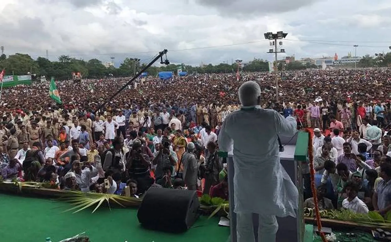 Lalu Yadav tweets morphed picture to show massive crowd in â€˜BJP Bhagao, Desh Bachaoâ€™ rally