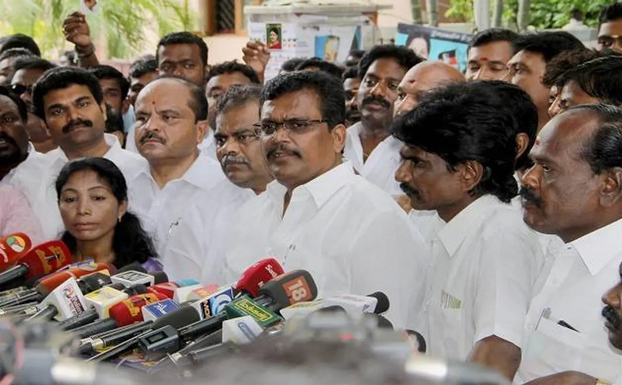 DMK-led opposition urges TN Governor Vidyasagar Rao to conduct floor test