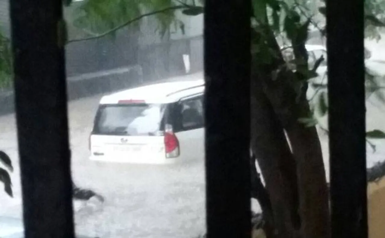 Mumbai rains: B-town celebs comes out in support of Mumbaikars, express concern, share helpline numbers