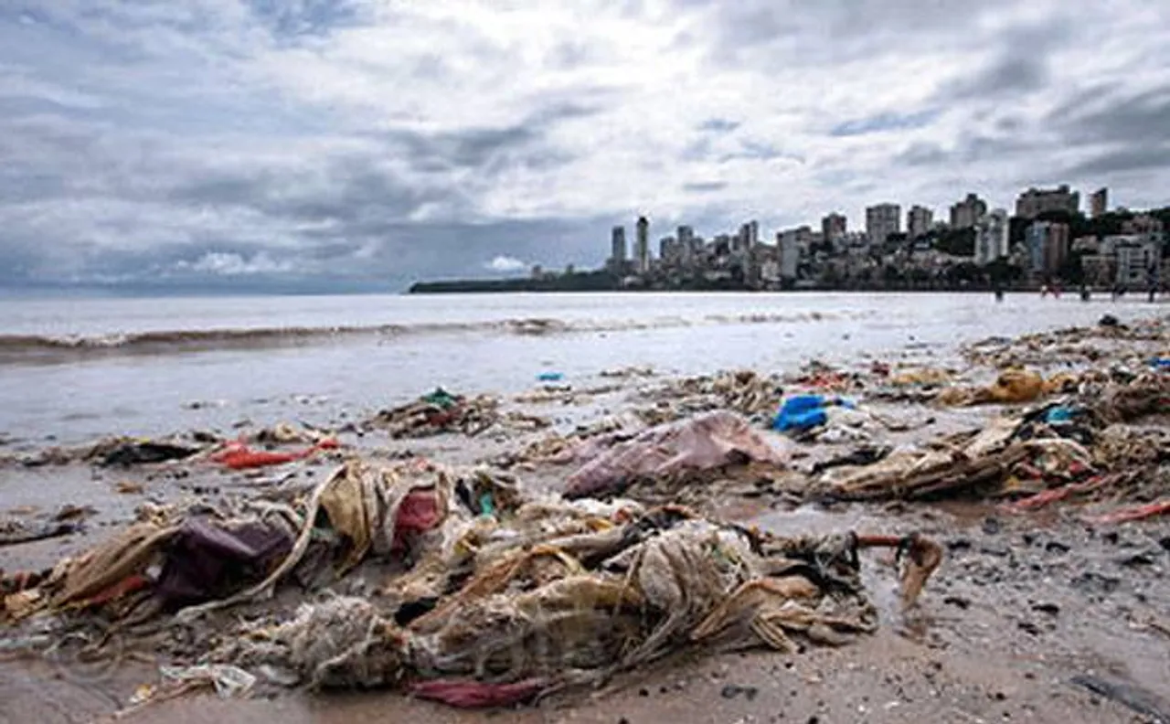 Mumbai: BMC labourers clean up 9,600 metric tonnes of garbage on city roads post heavy rains