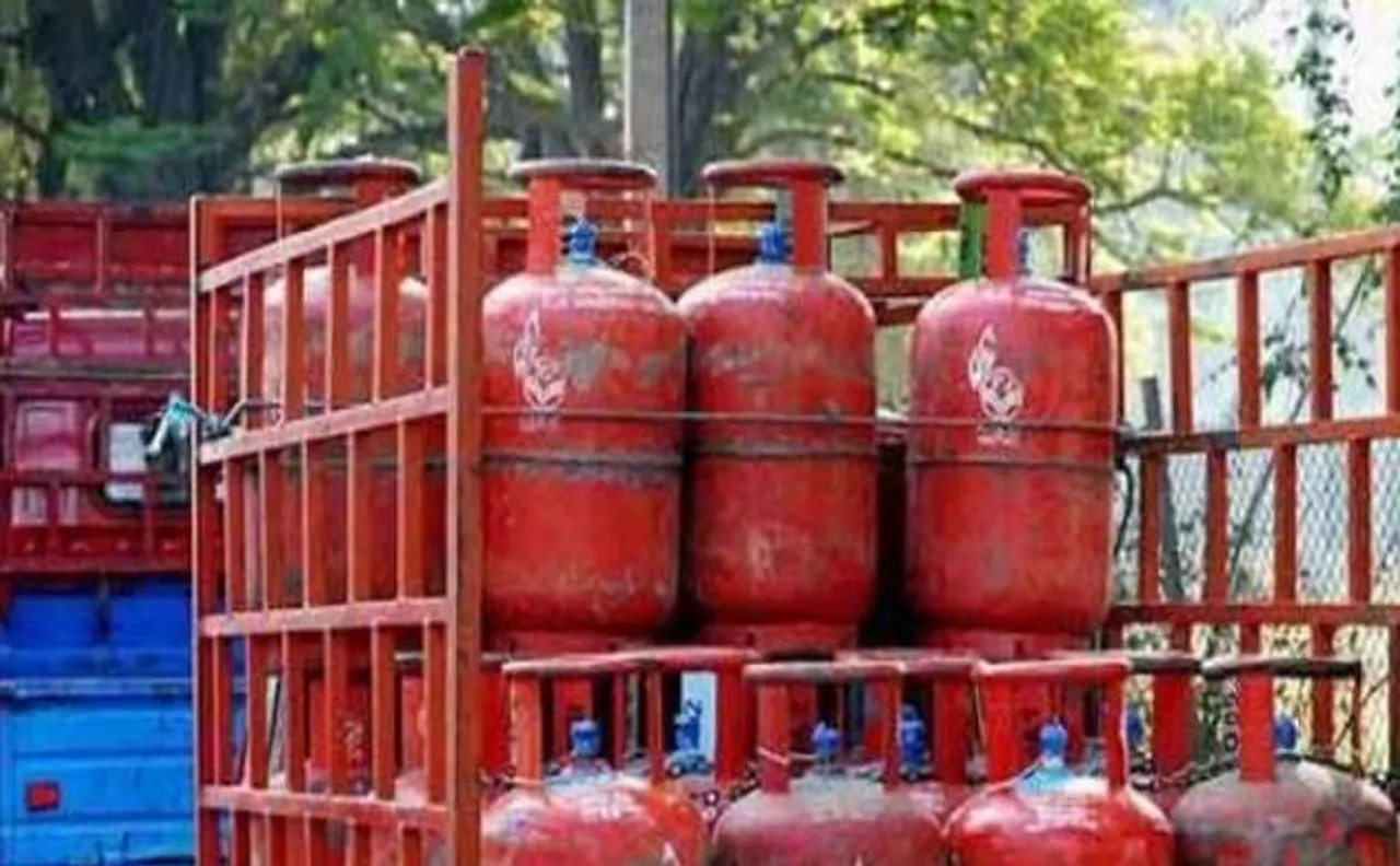 Price of non-subsidised domestic LPG cylinder hiked by Rs 73.50 in Delhi; new rates to be applicable from Sept 1 