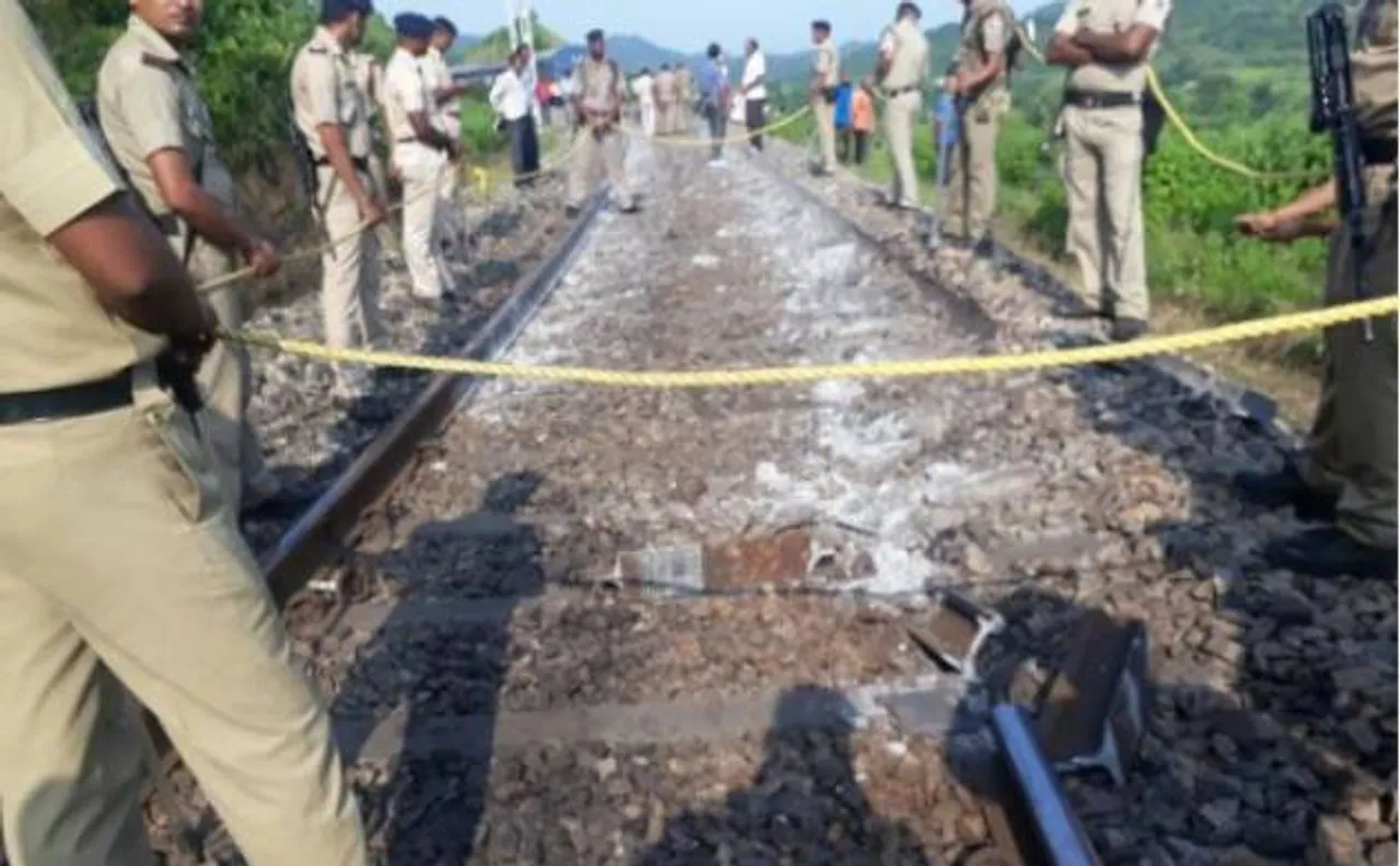 Seven coaches of Howrah-Jabalpur Shaktipunj Express go off-track in Uttar Pradesh, no injuries reported