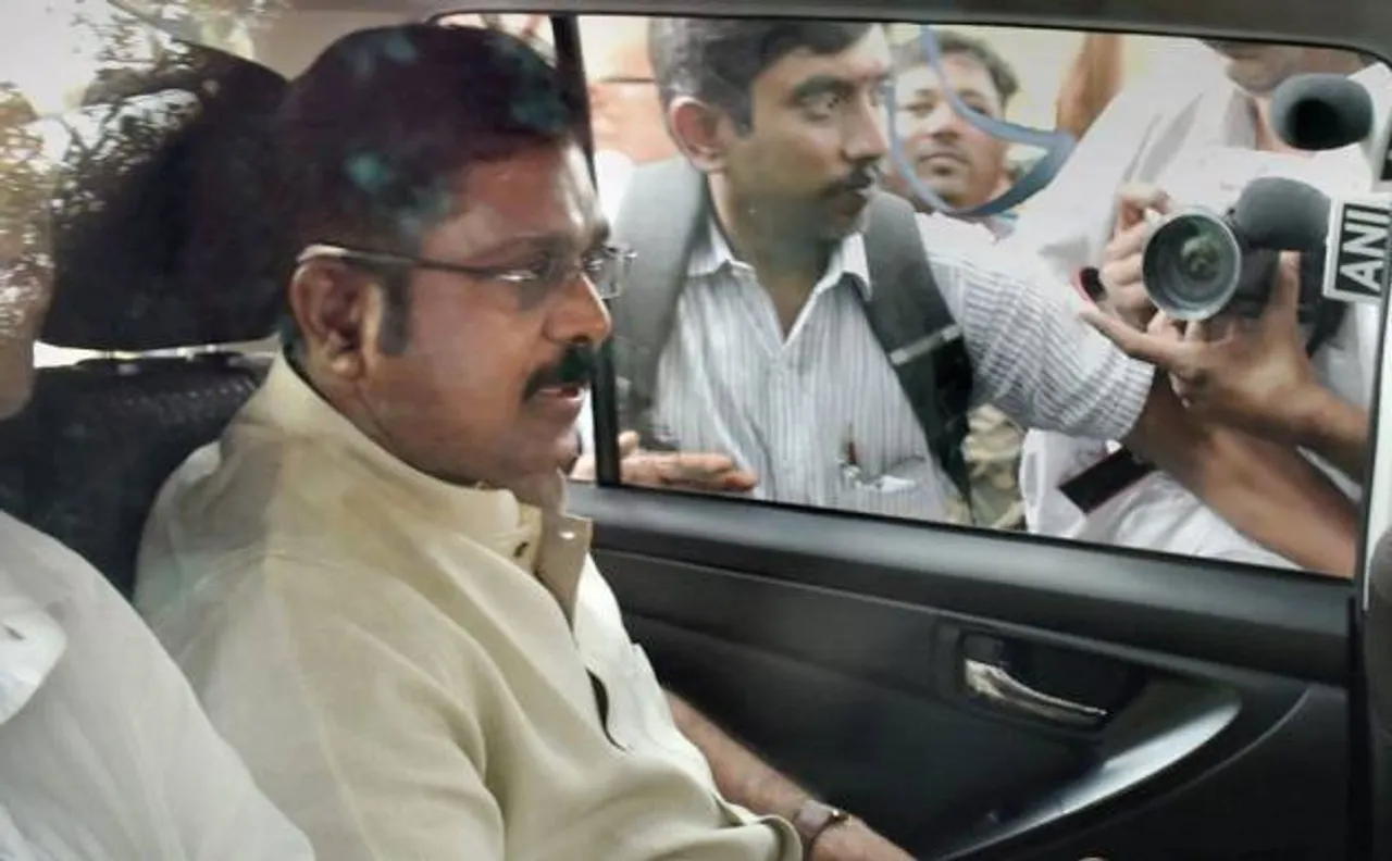 Tamil Nadu Speaker sends notice to 19 MLAs supporting Dhinakaran, asks them to appear on Sept 14