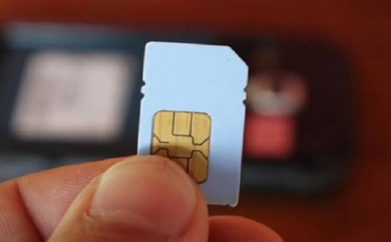 Link Aadhaar with SIM card before February 2018 to prevent phone deactivation