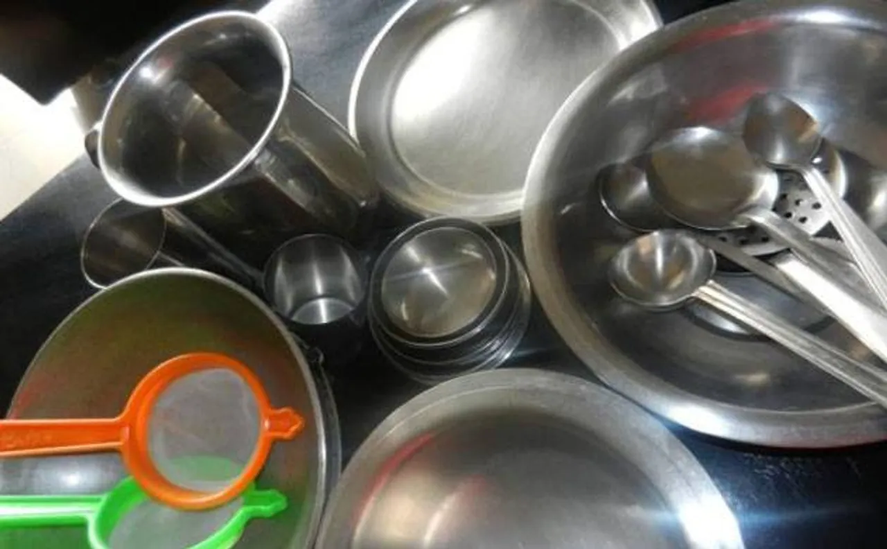 Cook booked for falsely claiming to be â€˜Brahminâ€™ gets support from VHP, Bajrang Dal