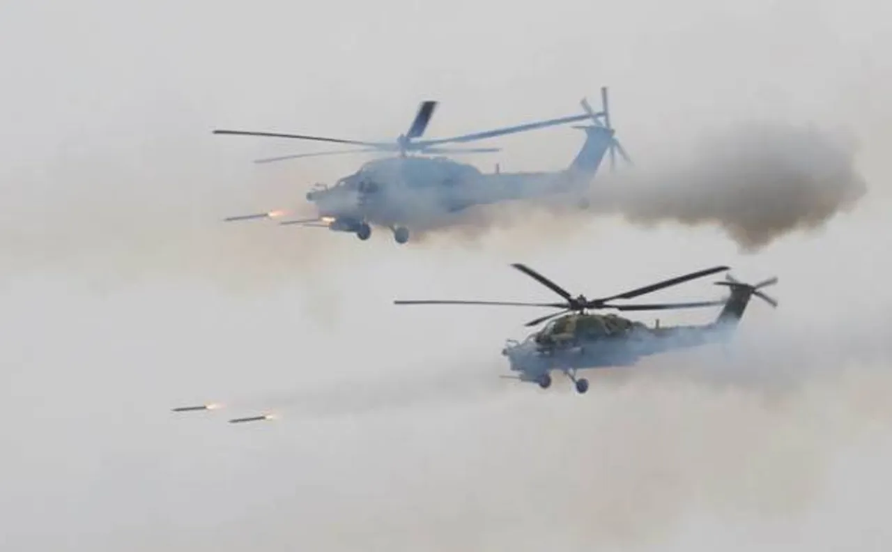 Helicopter fires on spectators during Russian war games