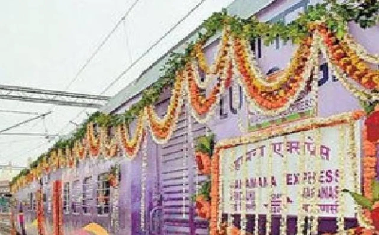 PM Narendra Modi to flag off Mahamana express between Varanasi- Vadodara