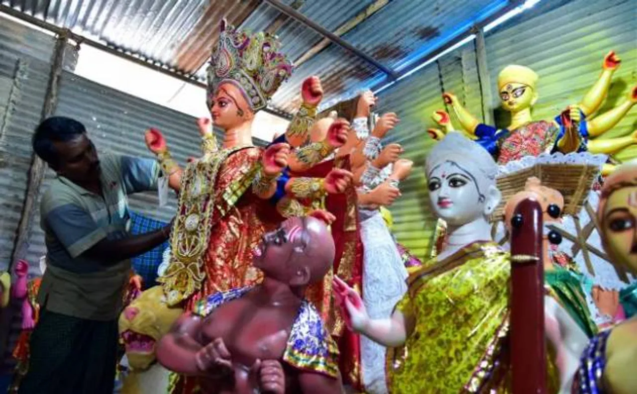 Kolkata Durga puja pandals choose demonetization as theme 