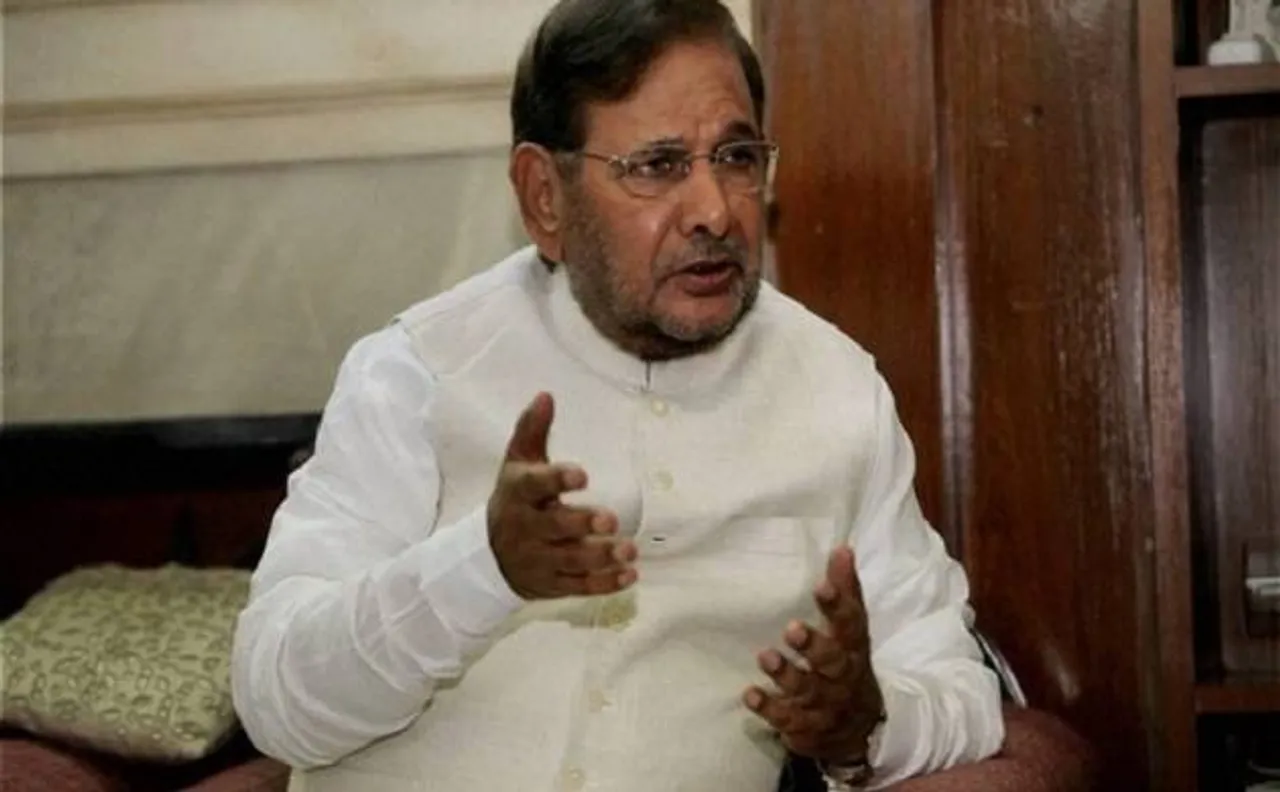 BHU lathicharge: JDU leader Sharad Yadav condemns police action on girls, students