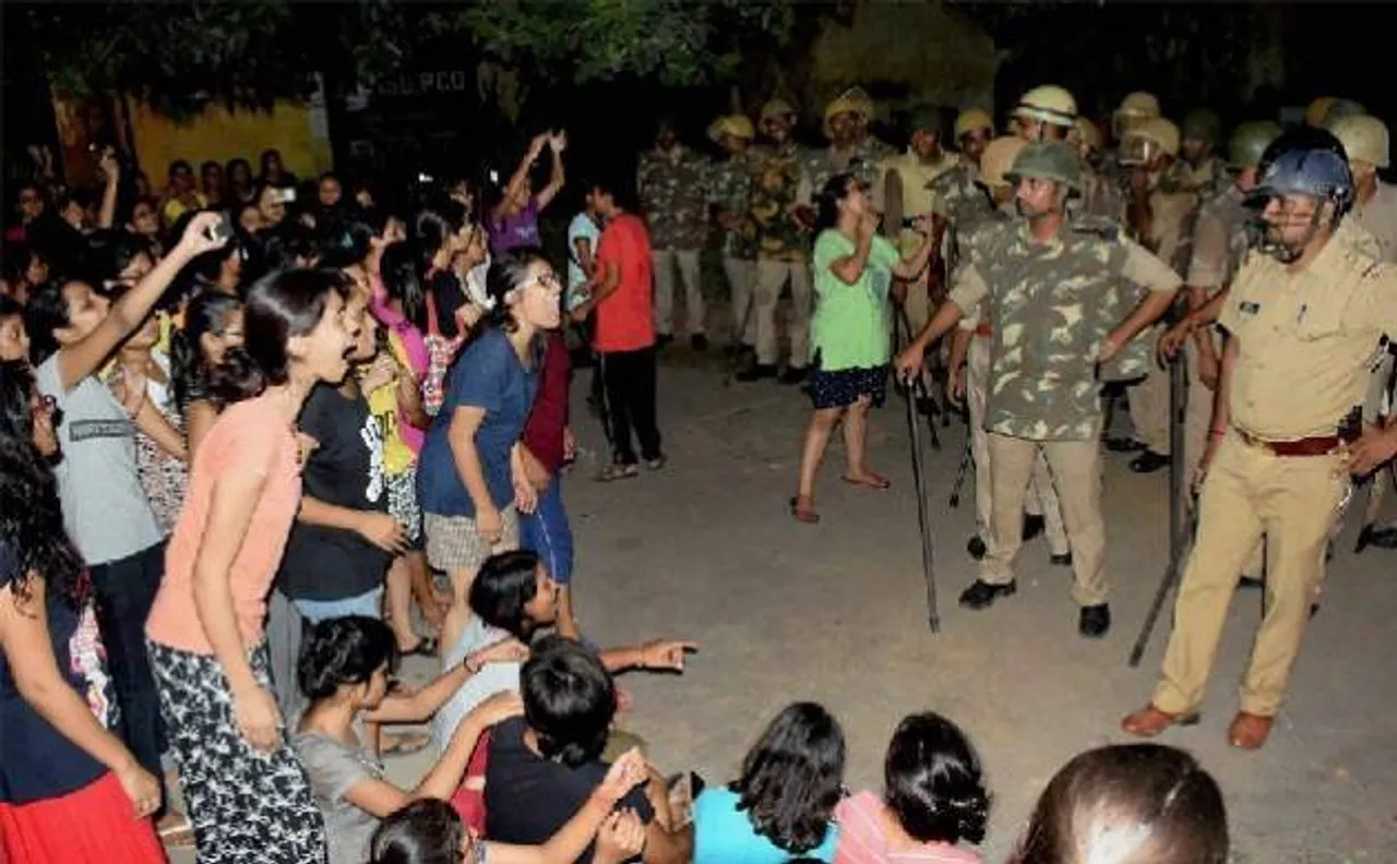 Live | BHU violence: FIR against 1000 students, police involved in lathicharge lodged