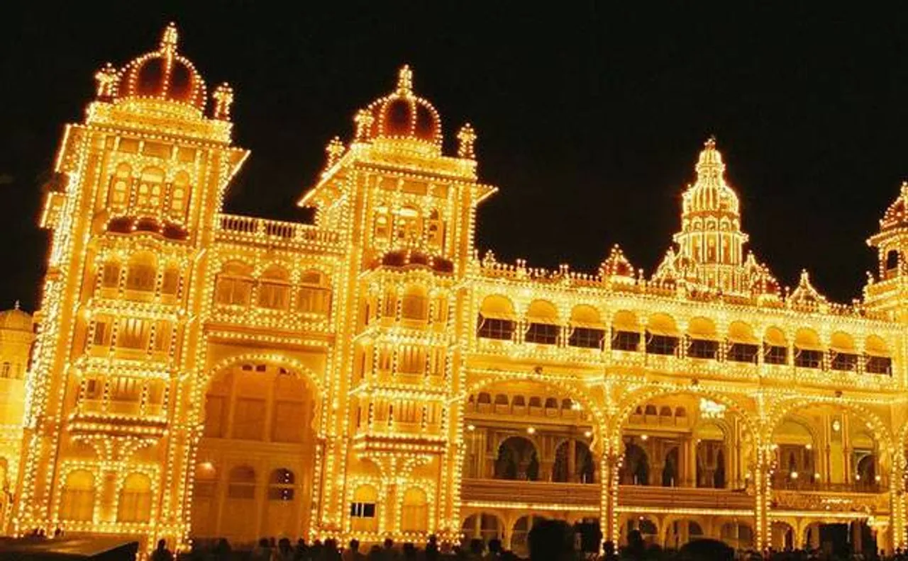 Dussehra 2017 celebrations: Mysore wears royal look, Palace illuminated to mark festivities