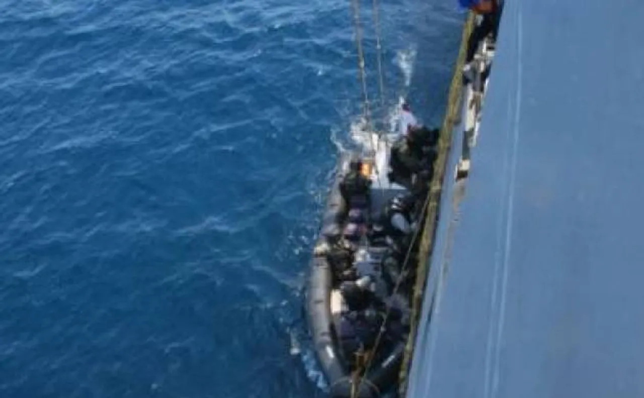 Indian Navy foils piracy bid in Gulf of Aden