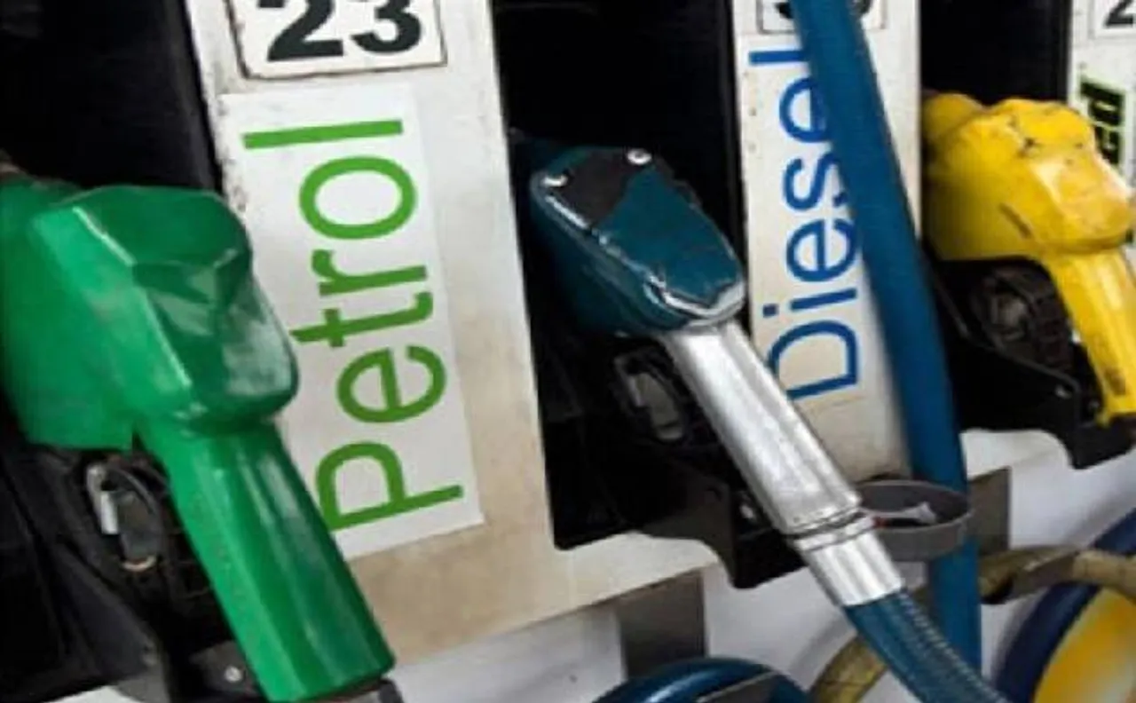 Maharashtra: Devendra Fadnavis accepts Centre's suggestion of reducing VAT on petrol, diesel   