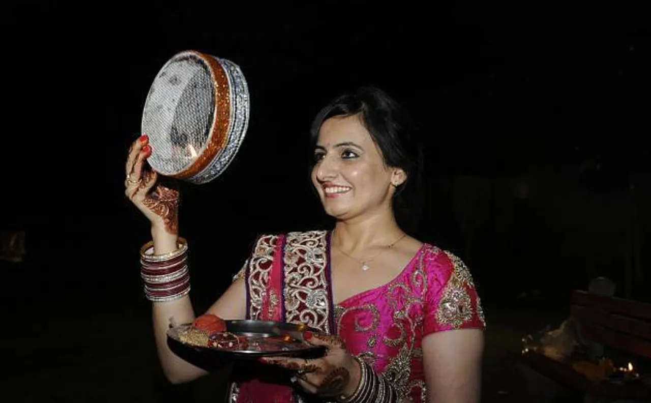 Karwa Chauth 2017: Everything you should know about significance, moonrise timing, Puja Vidhi, Muhurat
