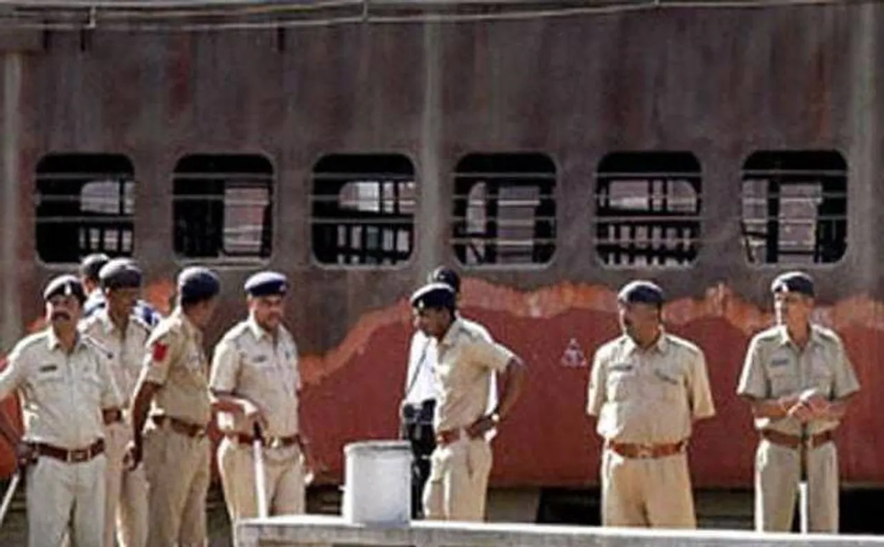 Godhra train burning case: Gujarat High Court commutes death sentence of 11 convicts to life
