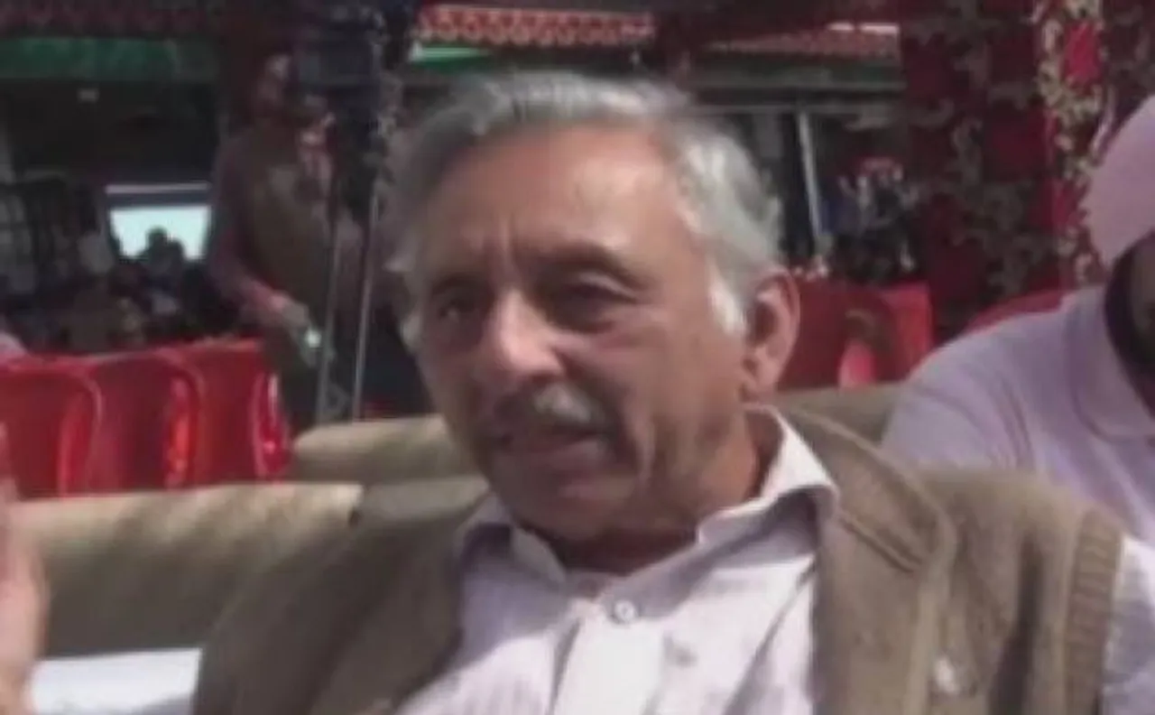 Congress leader Mani Shankar Aiyar takes a jibe at Sonia Gandhi, Rahul, says only mother or son can become next prez