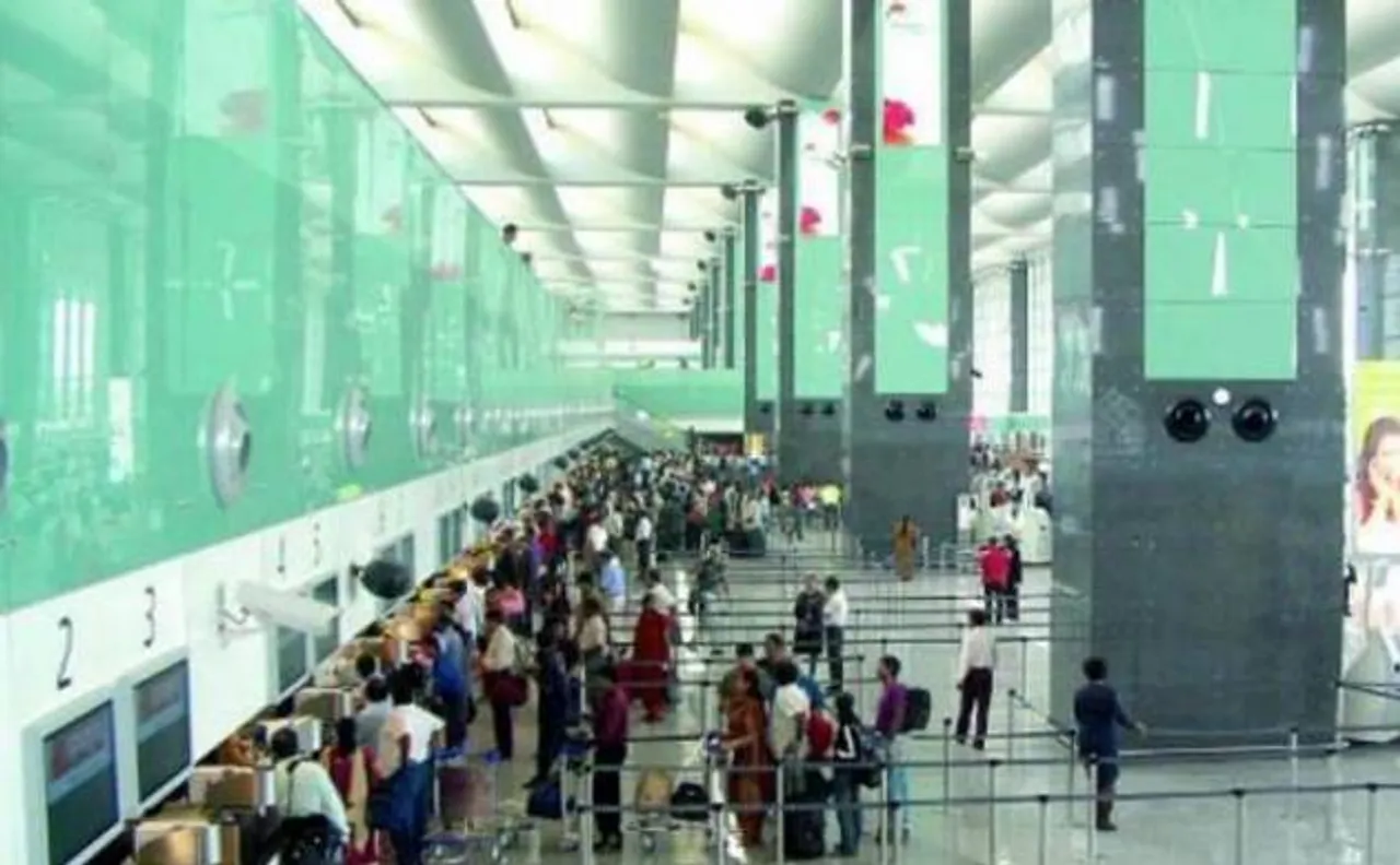Heavy rains delay flight operations at Mumbai airport