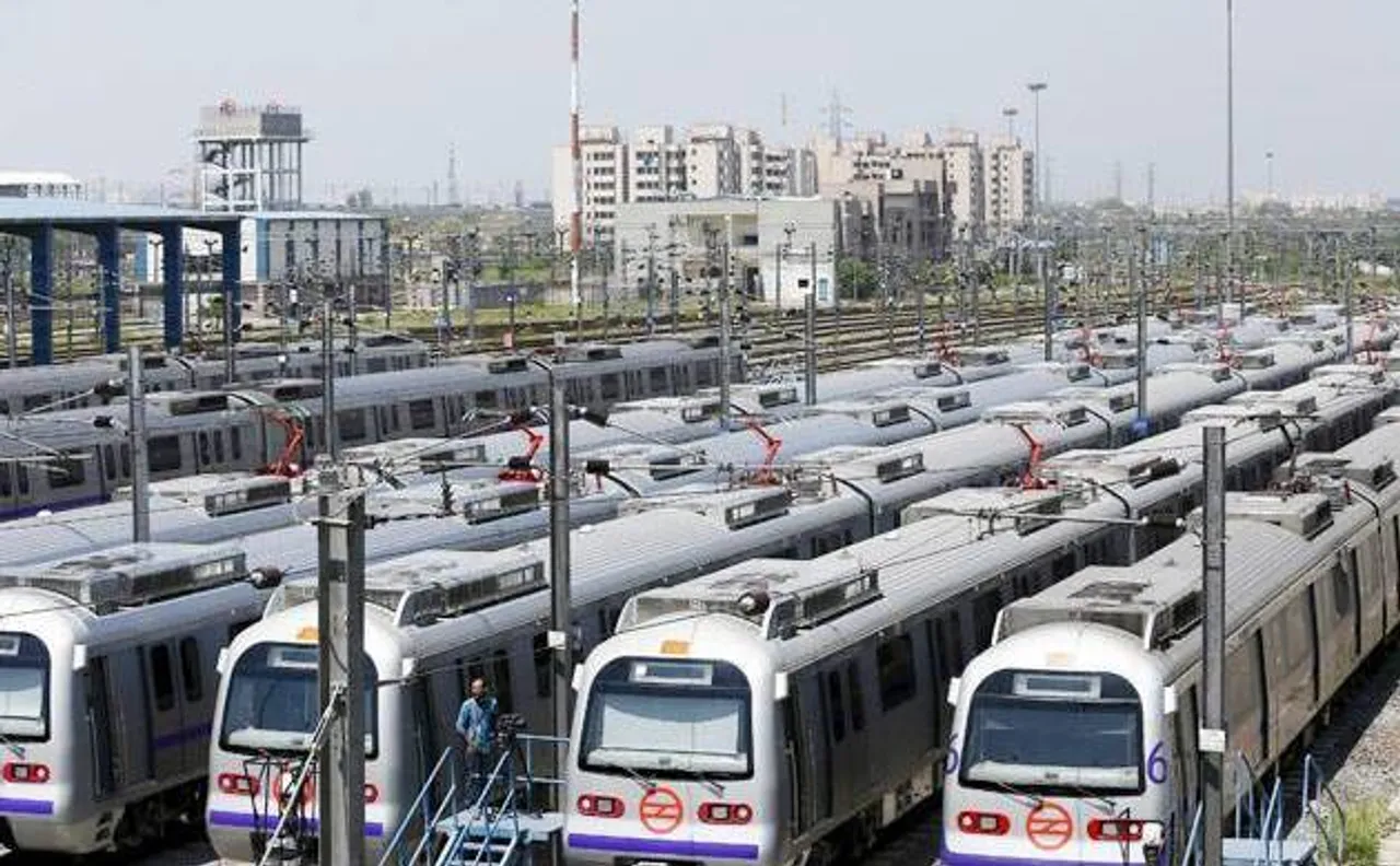 Delhi metro fare hike: Check out commuters' reactions