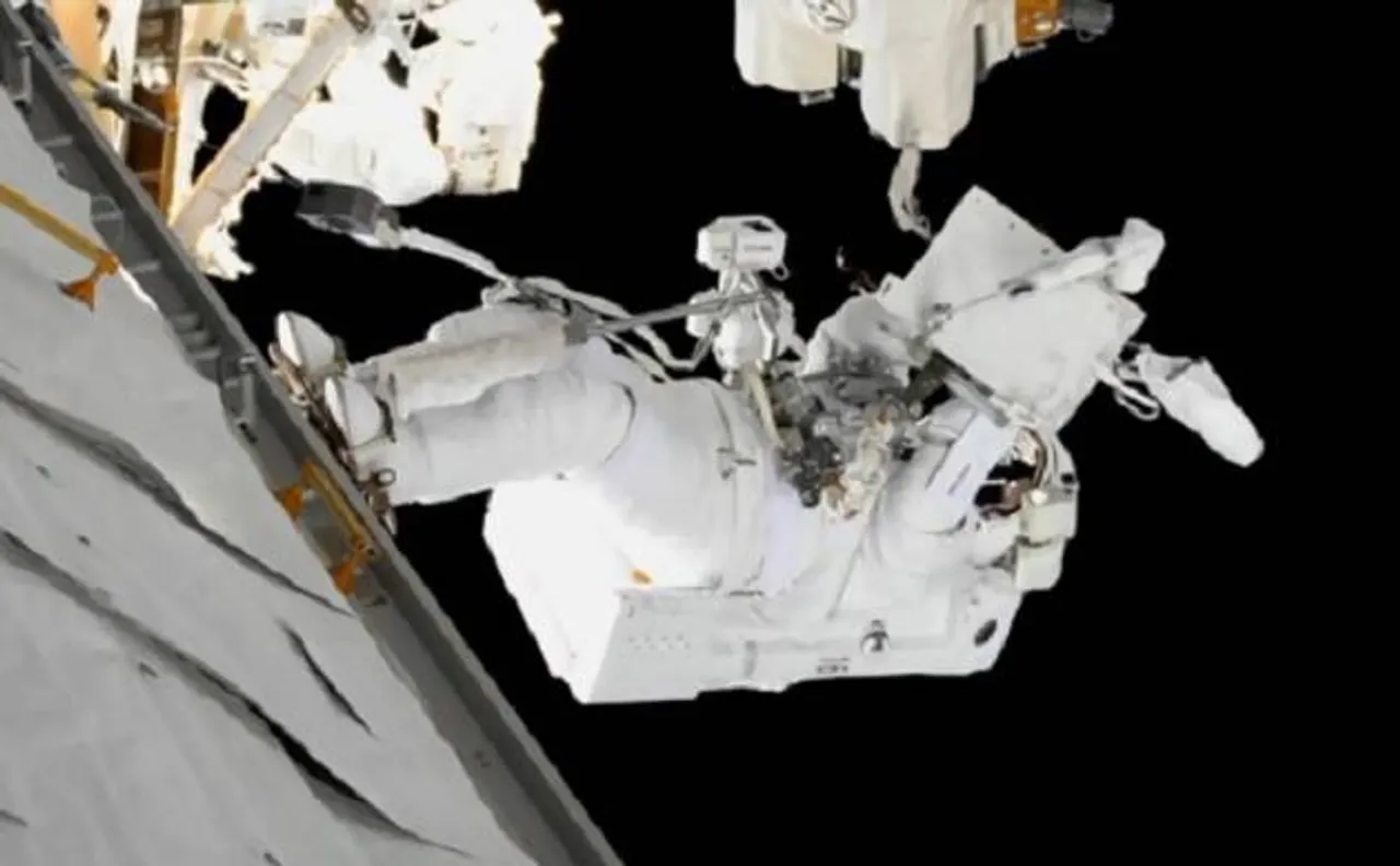 NASA astronauts grease robot armâ€™s new hand