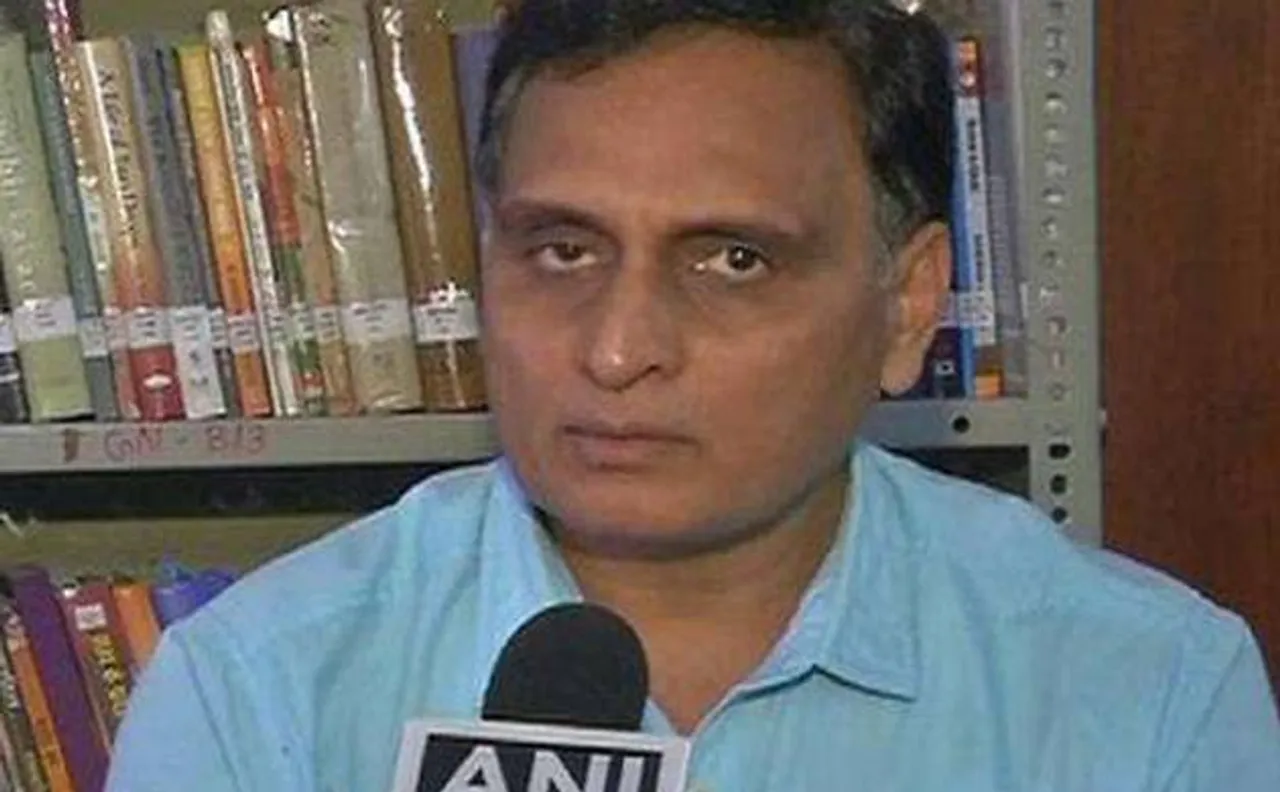 After Rahul's 'shorts' remark, RSS leader calls on Priyanka Gandhi to attend a session
